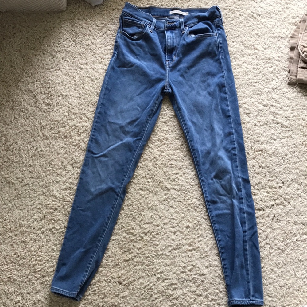 Levi’s 720 high rise super skinny jean. Like new!